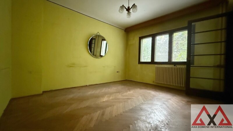 Vatra Luminoasa, vila interbelica, pod mansardabil, elemente originale