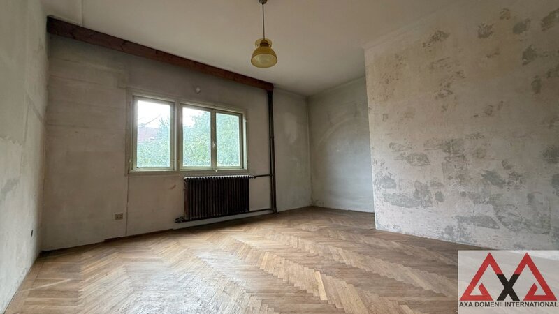 Vatra Luminoasa, vila interbelica, pod mansardabil, elemente originale