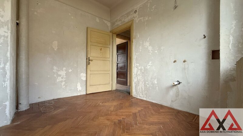 Vatra Luminoasa, vila interbelica, pod mansardabil, elemente originale