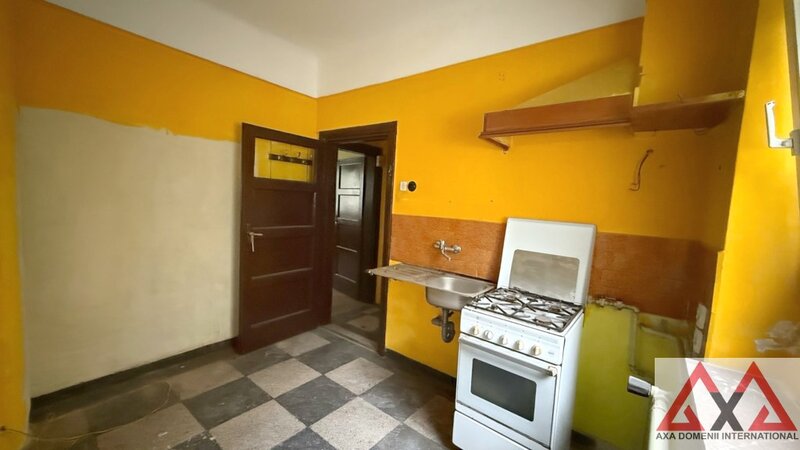 Vatra Luminoasa, vila interbelica, pod mansardabil, elemente originale