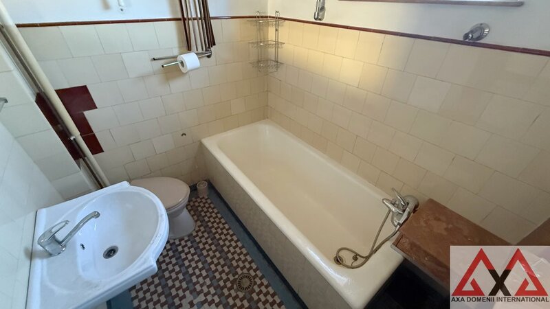 Vatra Luminoasa, vila interbelica, pod mansardabil, elemente originale