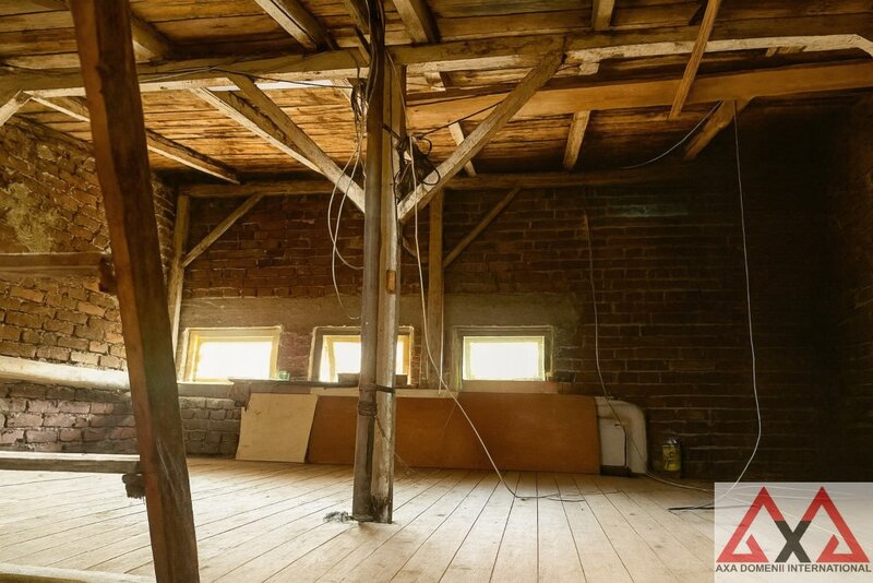 Vatra Luminoasa, vila interbelica, pod mansardabil, elemente originale